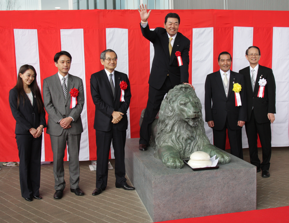 日本体育大学三越ライオン像除幕式